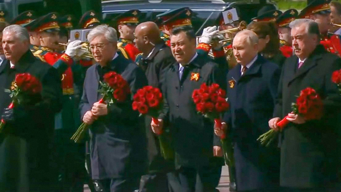 Putin deposita ofrenda floral en la Tumba del Soldado Desconocido junto con otros presidentes