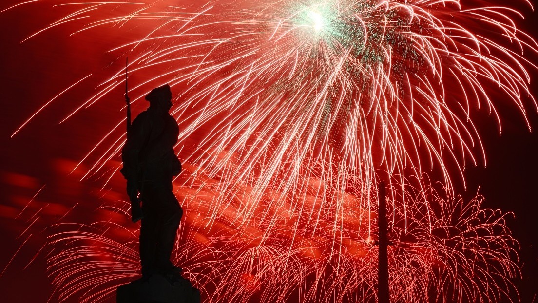 VIDEO: Moscú celebra el 79.º aniversario del Día de la Victoria con fuegos artificiales