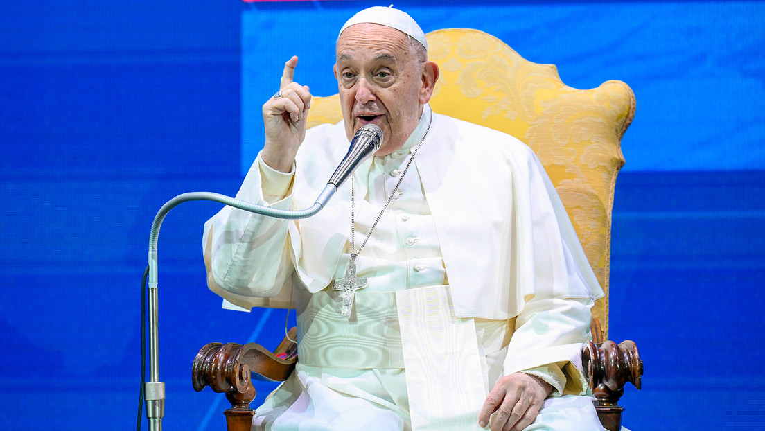 "No faltan perritos, faltan niños": El papa Francisco insta a invertir en natalidad