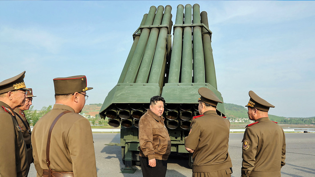 Pionyang prueba un lanzacohetes "actualizado" ante Kim Jong-un