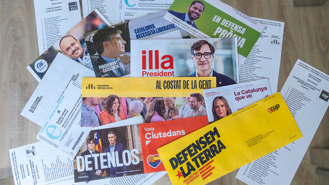 Abren los colegios electorales en Cataluña