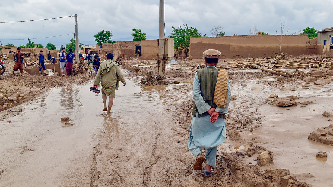 VIDEO: Fuertes inundaciones devastan Afganistán y dejan más de 300 muertos