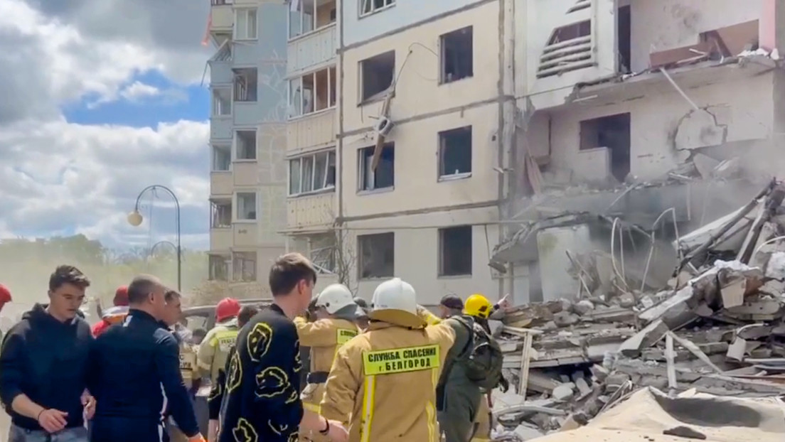 VIDEO: Sacan a personas de entre los escombros de edificio en Bélgorod atacado por Kiev