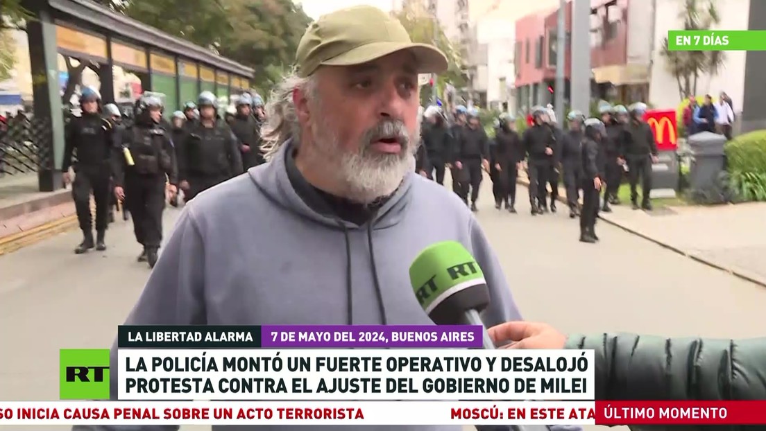 Fuerte operativo policial desaloja protesta contra el ajuste de Milei en Argentina