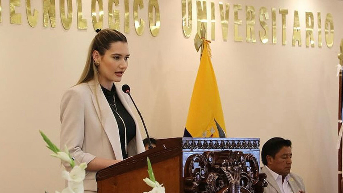 Piden dimisión de ministra de Ecuador por polémico proyecto de empresa de la primera dama