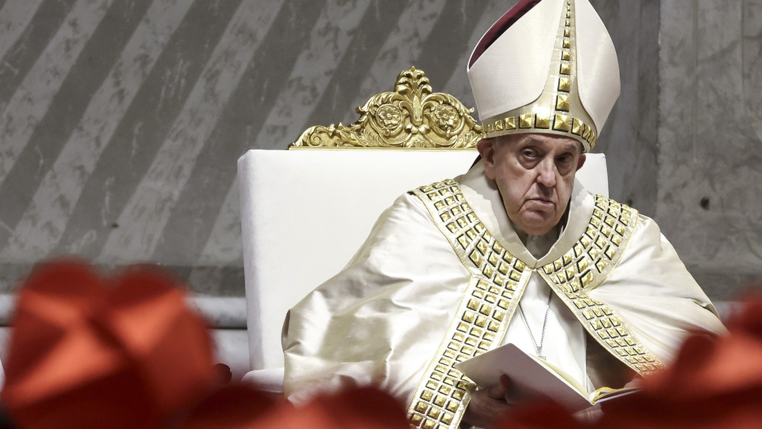 Decenas de empleados amenazan al Vaticano con una demanda sin precedentes