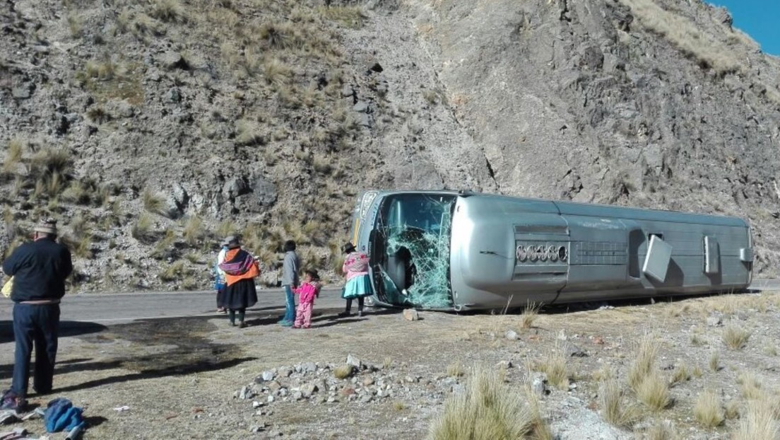 Al menos 13 muertos y 18 heridos deja el accidente de un autobús en Perú