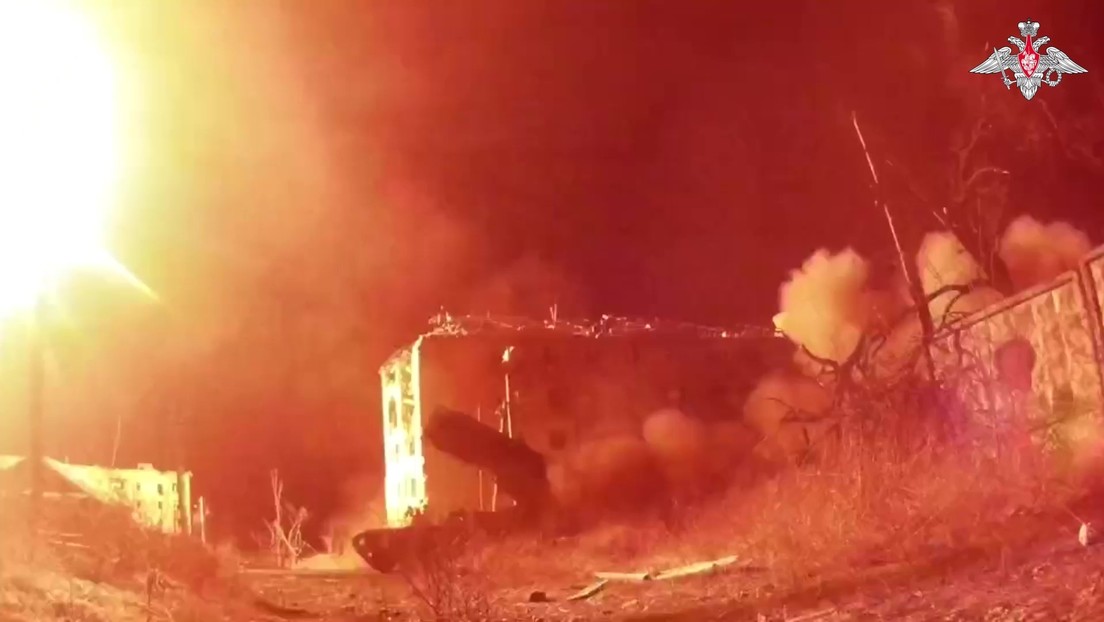 VIDEO: Tropas rusas destruyen posiciones fortificadas de Ucrania con lanzacohetes termobáricos