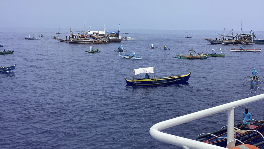 100 barcos filipinos zarpan hacia una zona en disputa con China