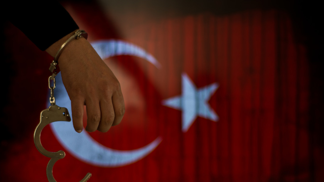 Turquía detiene a 3 altos jefes policiales por posible complot contra el Gobierno