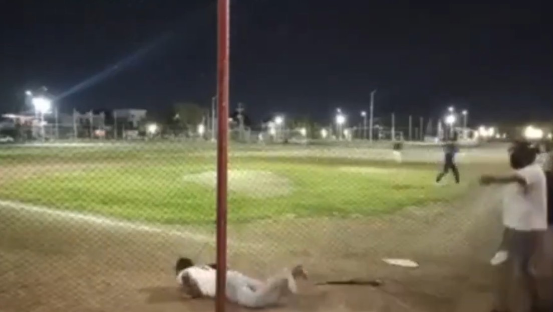 VIDEO: Una balacera interrumpe un juego de béisbol en México