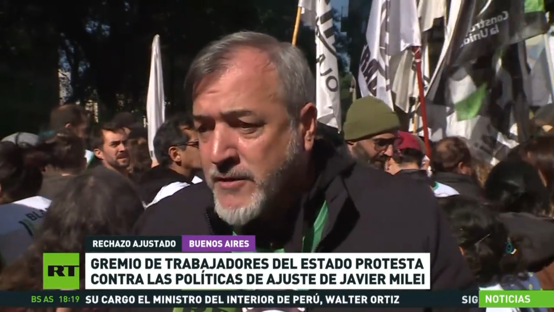 Gremio de trabajadores del Estado protesta contra las políticas de ajuste de Javier Milei
