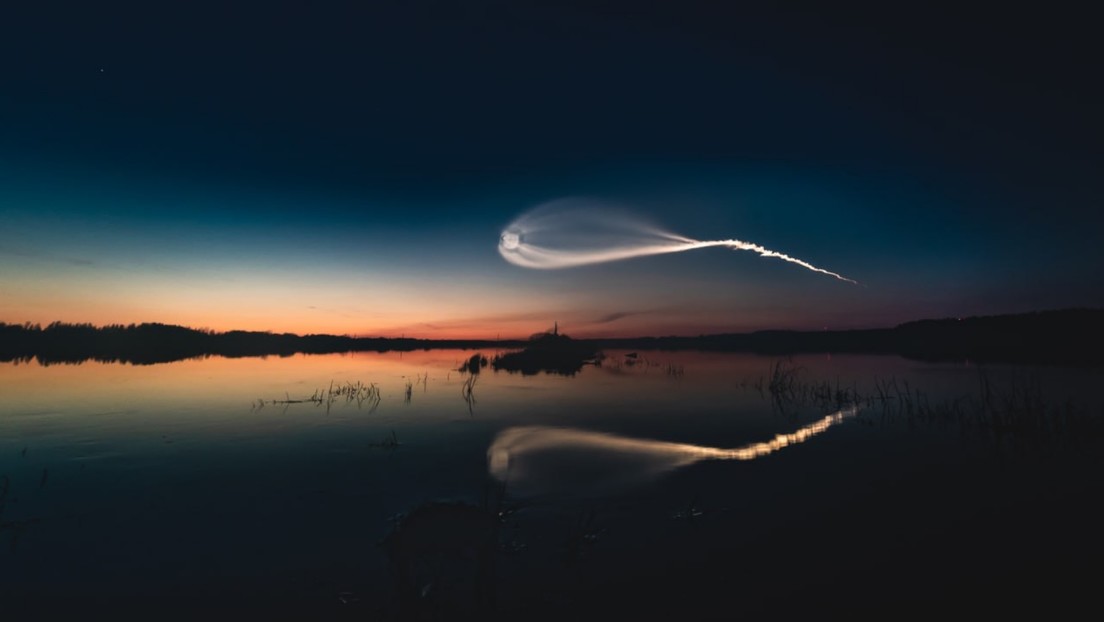 Un cohete con satélites militares rusos crea un curioso fenómeno en el cielo
