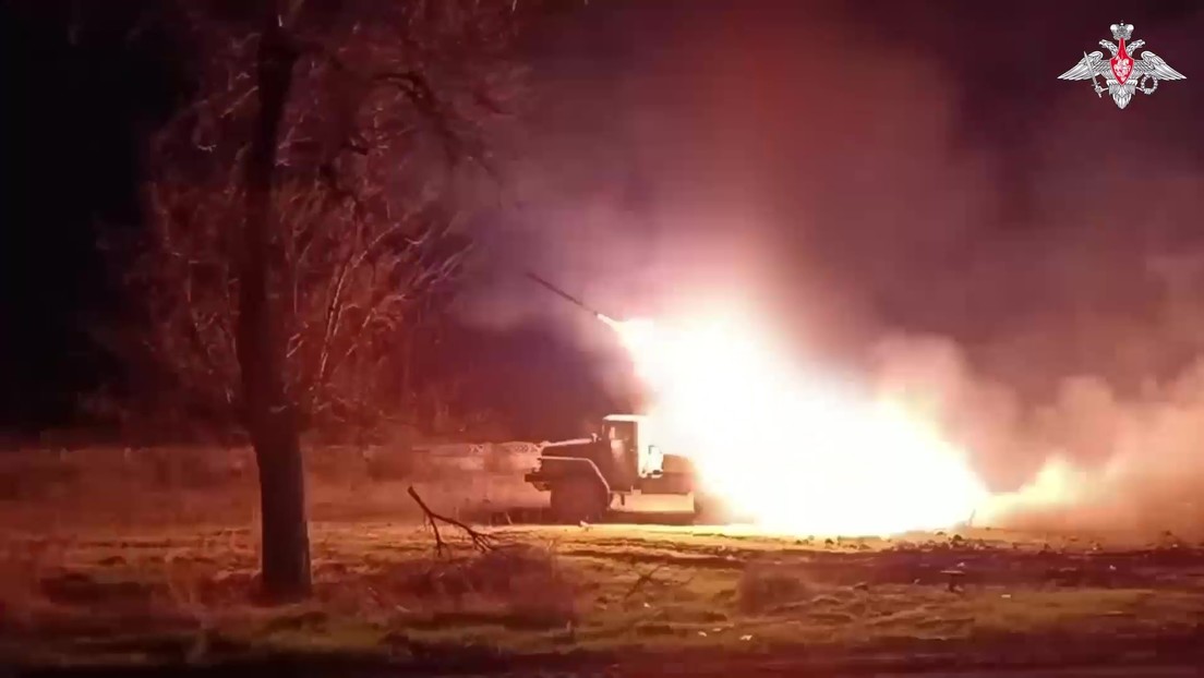 VIDEO: Artilleros rusos aniquilan posiciones ucranianas con lanzacohetes múltiples