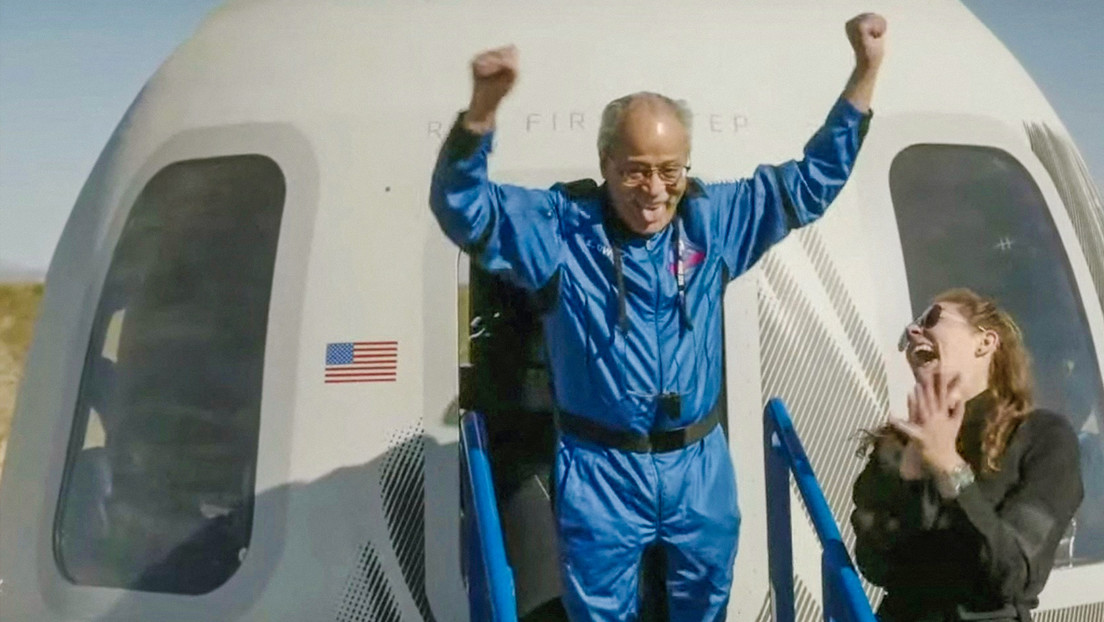 El primer afroamericano seleccionado para volar al espacio en 1961 lo logra con 90 años