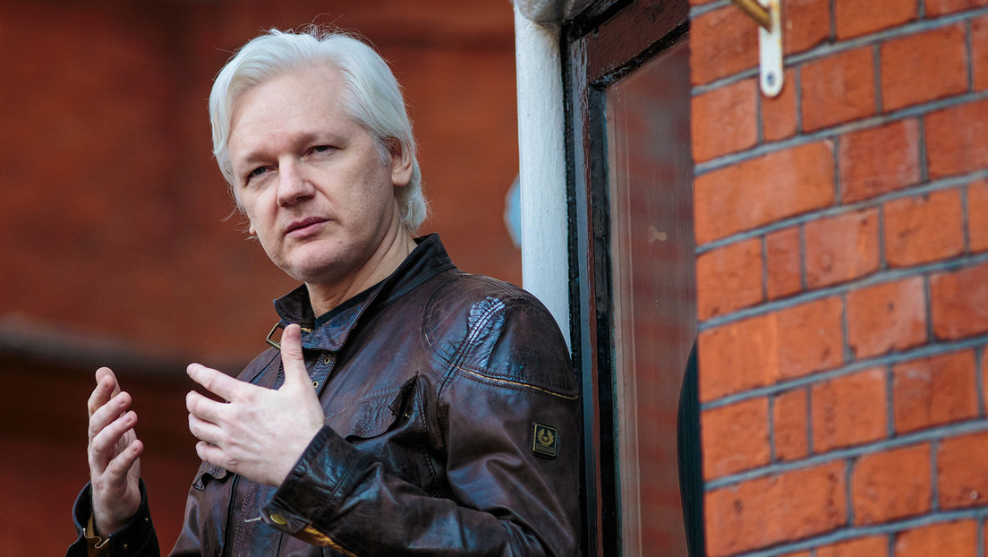 Julian Assange y los muros del olvido