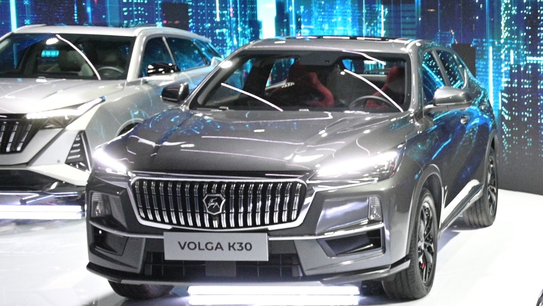 Estrenan nuevos modelos de autos rusos Volga