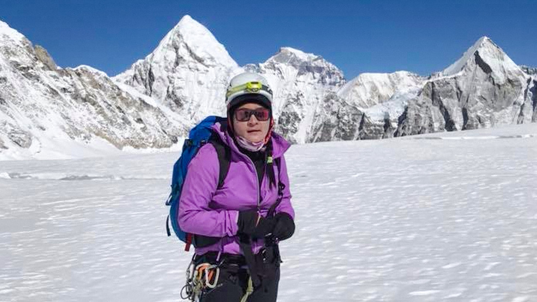 Alpinista nepalí bate récord femenino en el Everest