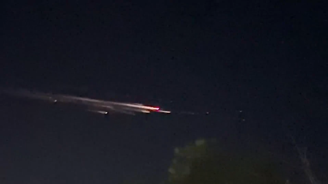 Un objeto misterioso con una 'cola' ardiente surca el cielo del Cáucaso (VIDEO)