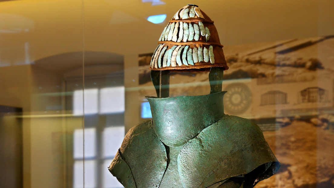 Una armadura micénica de 3.500 años de antigüedad es probada en combate