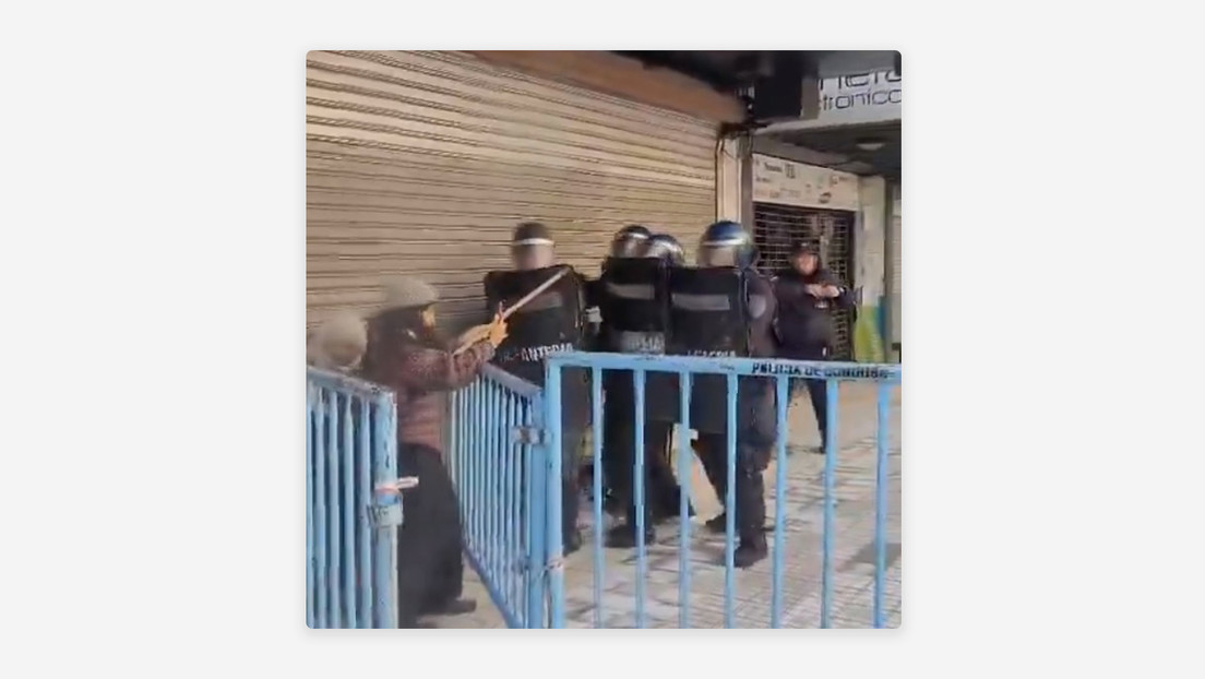 VIDEOS: La Policía bloquea acceso a lugar del discurso de Milei en Córdoba y dispara balas de goma