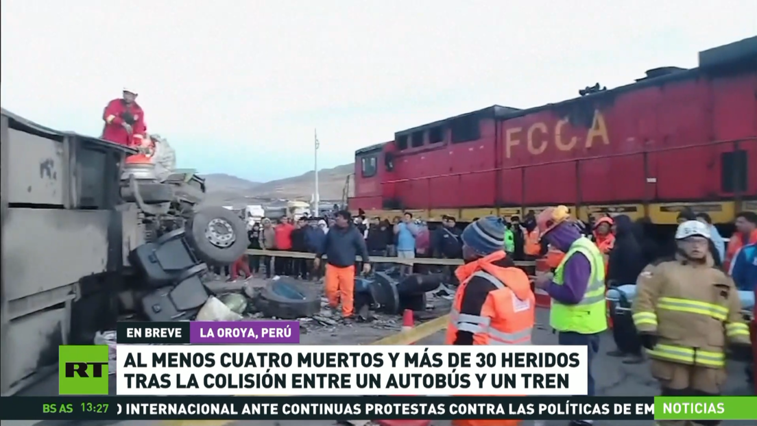 Al menos cuatro muertos y más de 30 heridos tras colisión de un autobús y un tren en Perú