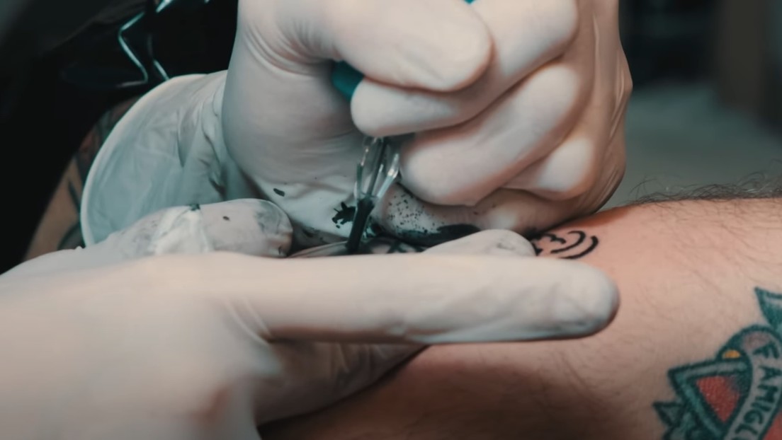 Los tatuajes podrían aumentar el riesgo de desarrollar cáncer