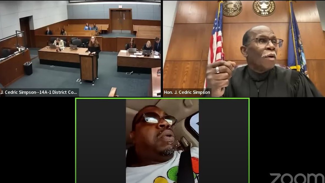 VIDEO: Hombre con licencia suspendida hace una videollamada a la corte mientras conduce