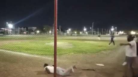 VIDEO: Una balacera interrumpe un juego de béisbol en México