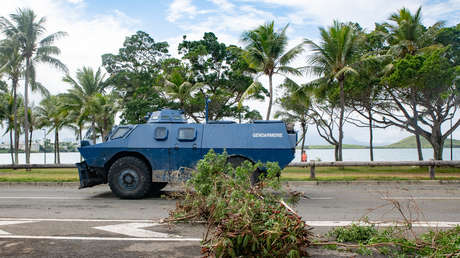 Francia despliega tropas en Nueva Caledonia