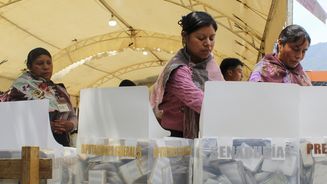 Comienza el cierre de los colegios electorales en México