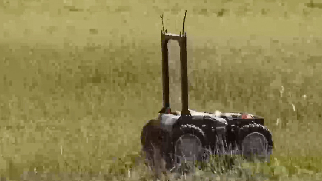 VIDEO: Ejército ruso destruye posiciones ucranianas a distancia con un novedoso robot