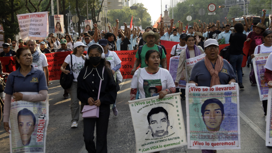 "No se va a dar carpetazo": López Obrador reafirma su promesa a los familiares del caso Ayotzinapa