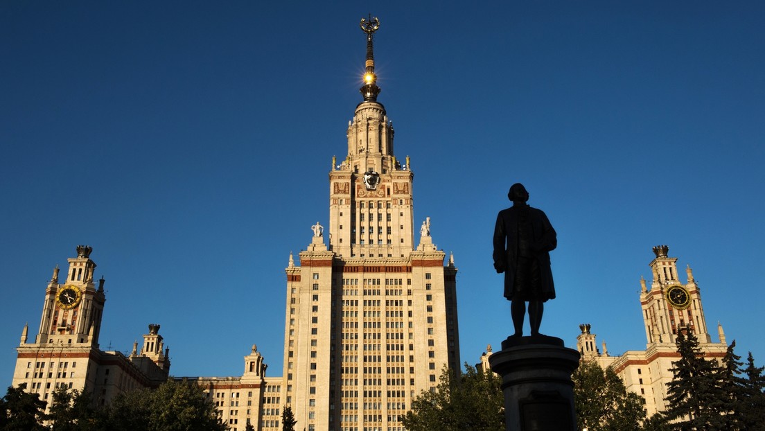 Desmantelan en Ucrania monumento a un famoso erudito ruso y Moscú propone con qué reemplazarlo