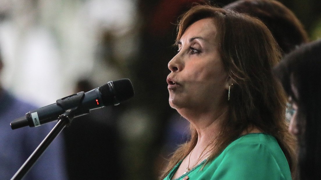 Dina Boluarte cumple dos meses sin declarar a la prensa en Perú en medio de críticas