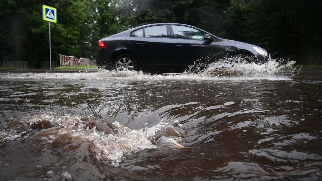 VIDEOS: Moscú se hunde en un diluvio