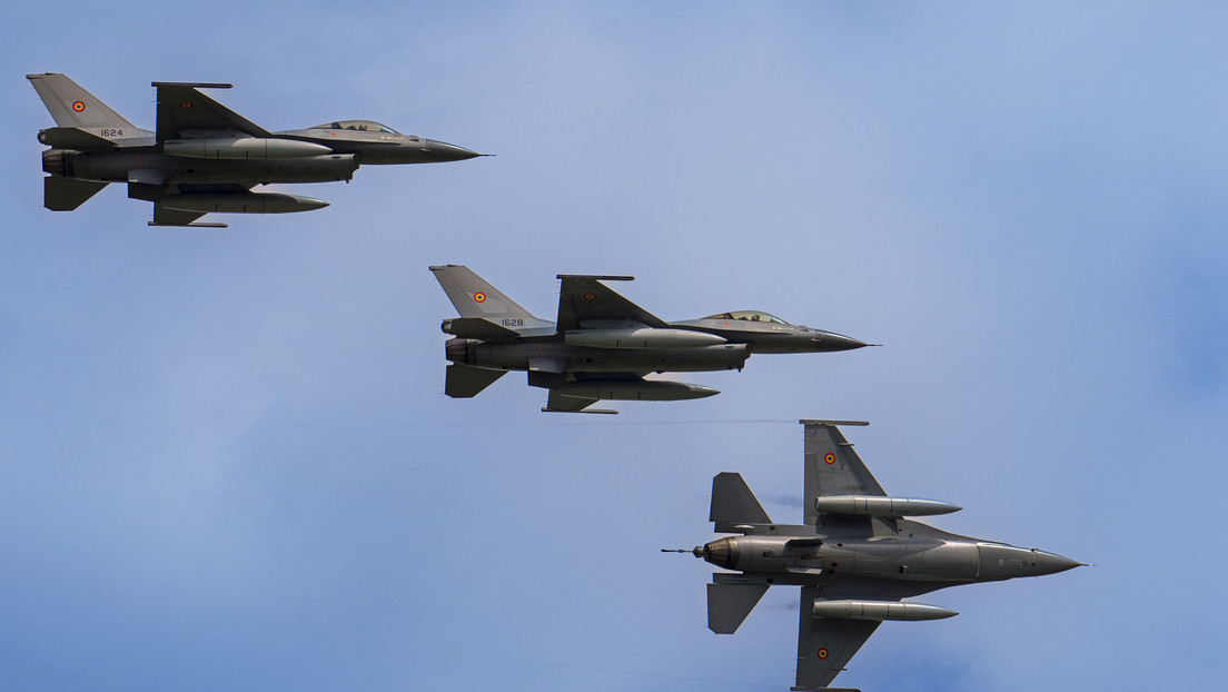 Politico: Ucrania exige a EE.UU. acelerar la formación de pilotos de los F-16