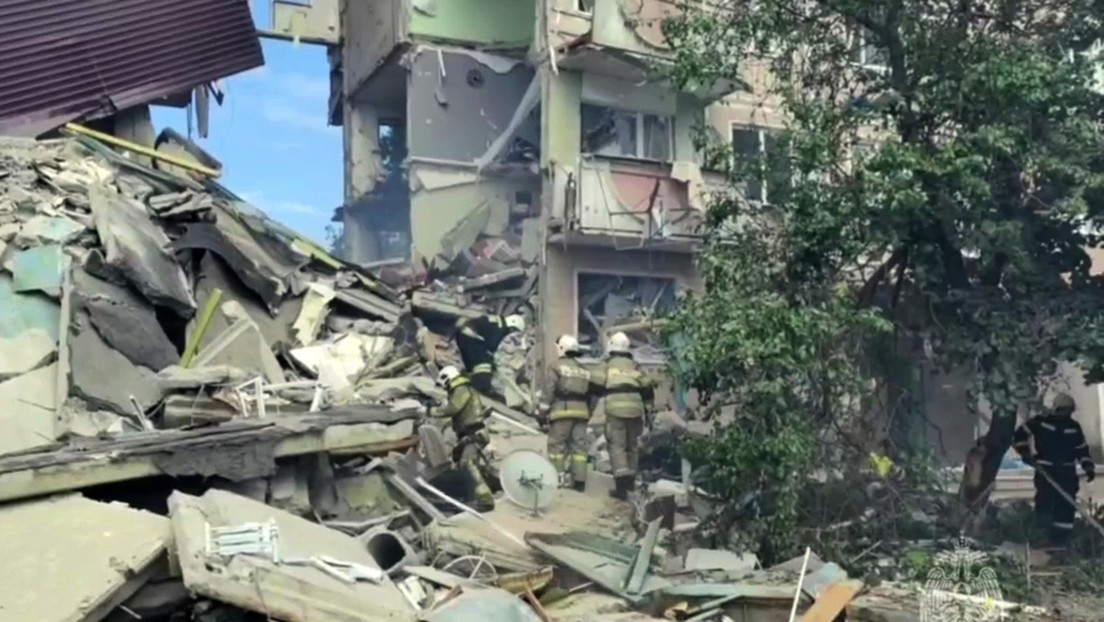 Hallan cuatro muertos en los escombros de un edificio derrumbado en Rusia por un ataque de Ucrania