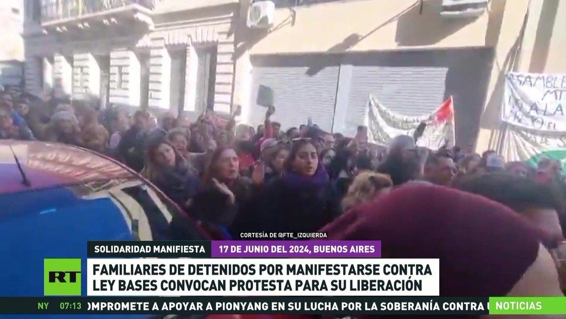 Argentina: Familiares de detenidos en manifestación contra Ley Bases reclaman su liberación