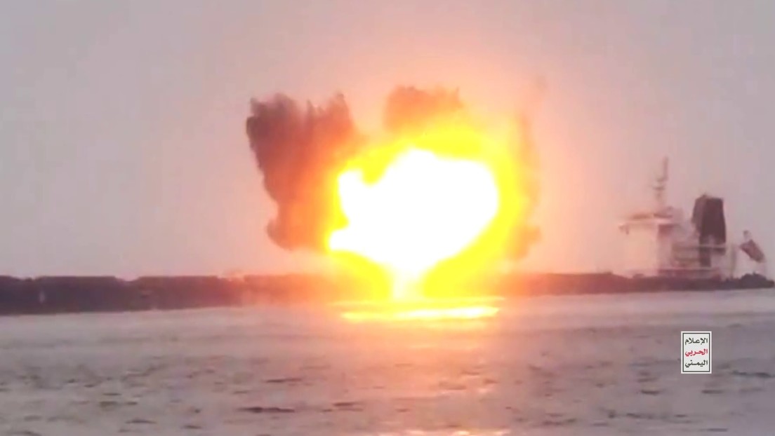 Hutíes difunden un video del ataque contra el buque mercante hundido en el mar Rojo