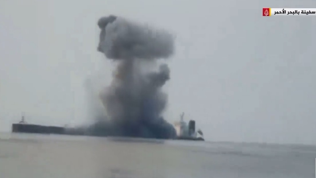 Los hutíes colocaron explosivos en el buque comercial hundido en el mar Rojo