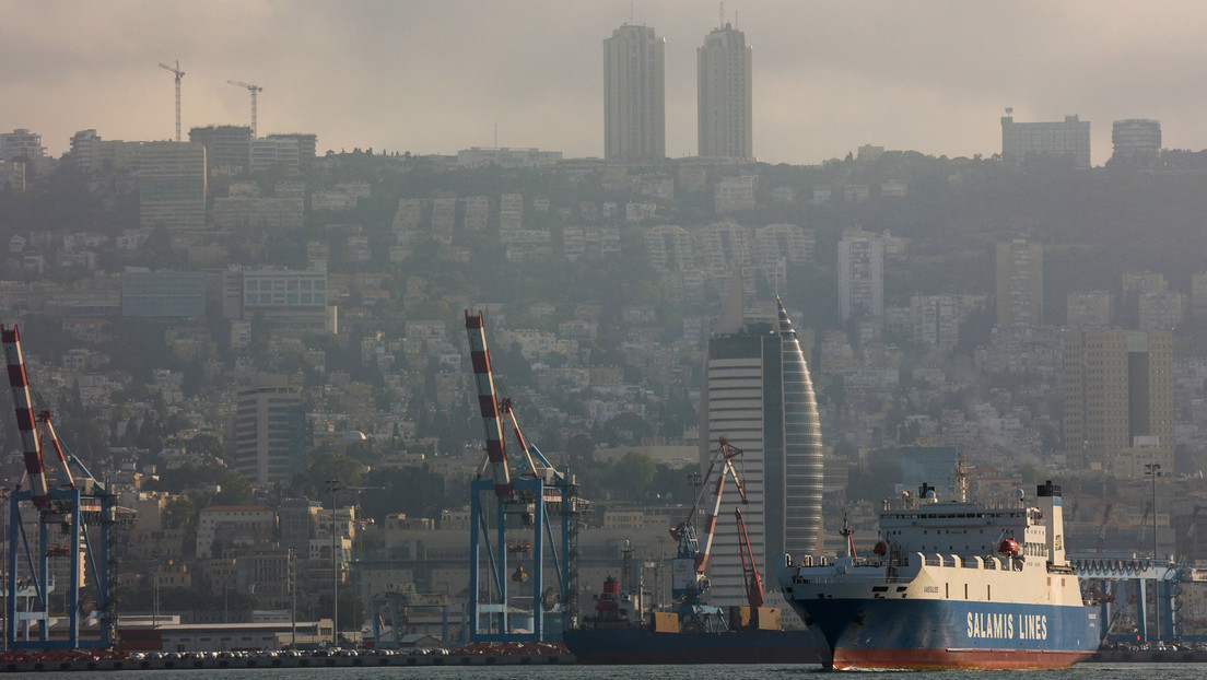 Hutíes atacan varios barcos en el puerto israelí de Haifa