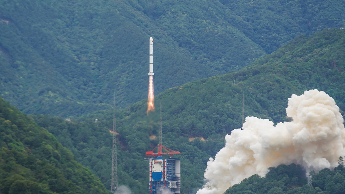 VIDEO: Una etapa de un cohete espacial chino cae en una localidad