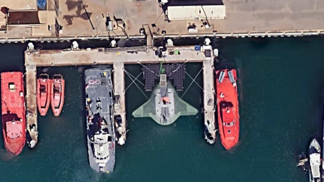 FOTO de un dron submarino secreto de EE.UU. aparece en Google Maps