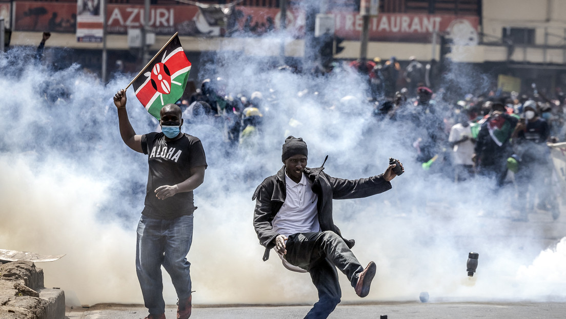 La hermana de Obama, atacada con gases lacrimógenos mientras protestaba en Kenia (VIDEO)