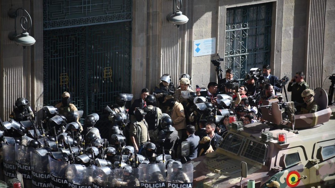 Fuerzas militares ingresan al palacio presidencial de Bolivia (VIDEOS)