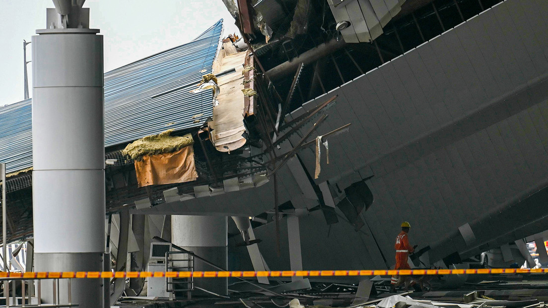 Un muerto y varios heridos tras colapsar parte del techo del aeropuerto de Nueva Delhi (VIDEO)