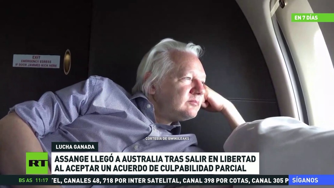 Assange llega a Australia tras salir en libertad al aceptar un acuerdo de culpabilidad parcial