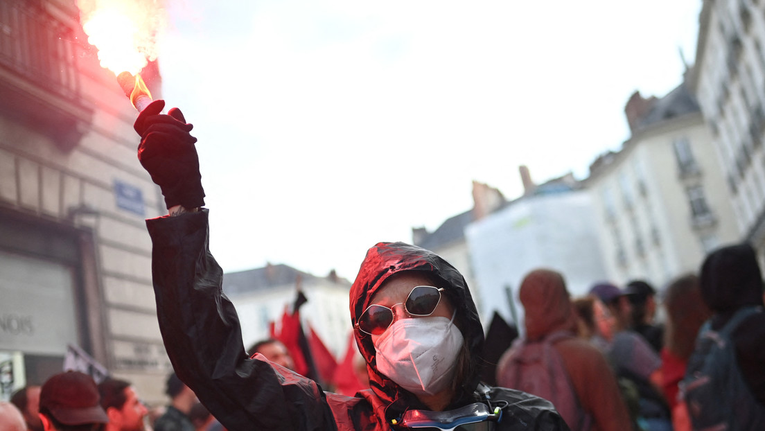 Caos en Francia: gases lacrimógenos contra disturbios culminan las legislativas