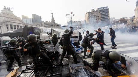 La brutal represión de las protestas en Argentina, en imágenes
